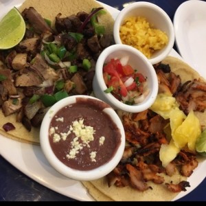 tacos al pastor y de carnitas