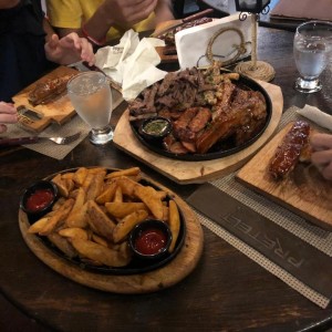 Parrilladas y Western Fries