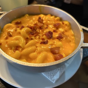 ARROZ PILAF , PAPAS FRITAS, PAPAS WEDGE , PURÉ RUSTICO,YUQUITAS,AROS DE CEBOLLA, VEGETALES AL VAPOR , MAC Y CHEESE.