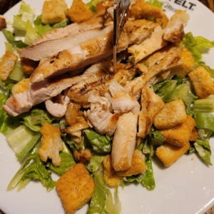 ensalada ceasar de pollo