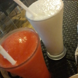 limonada de coco &limonada de fresa  