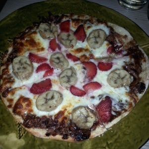 Pizza de nutella, banana y fresas. Ummmmm