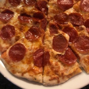 Pizza tradicional - Lost pepperoni