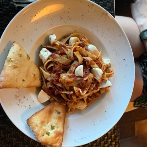 fettuccine pesto de tomate seco