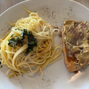 Salmon Dijon con pasta sin glutten 