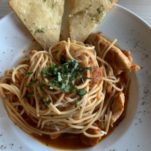 Pasta pomodoro con pollo