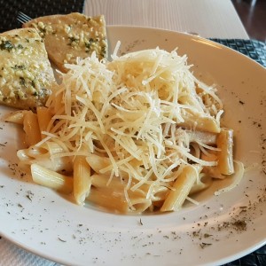 Penne Pomodoro de pollo