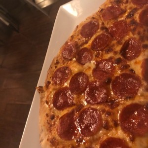 Pizza tradicional - Lost pepperoni