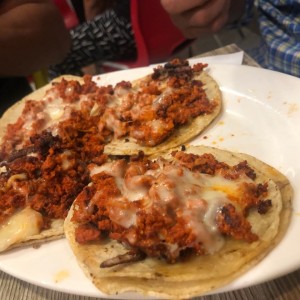 tacos de chorizo con queso