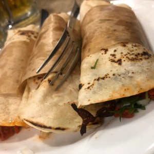 tacos al pastor en tortilla de harina