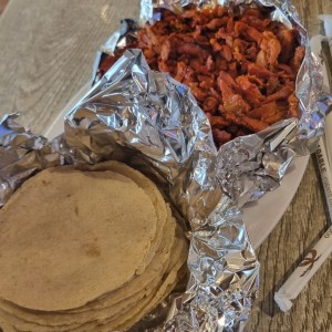 Carne Al Pastor con Tortilla de Harina