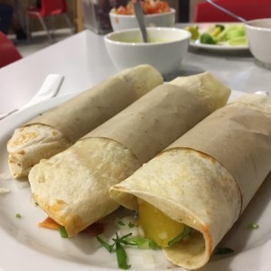 tacos al pastor en tortilla de harina