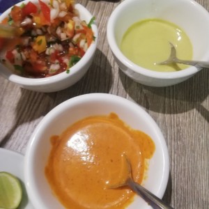 pico de gallo y picantes de la casa