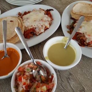 tacos de maiz y carnes