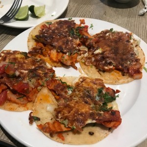 tacos al pastor con queso