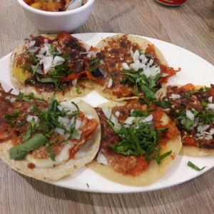 tacos al pastor con queso