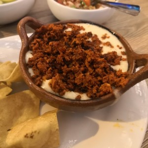 fundido de queso y chorizo