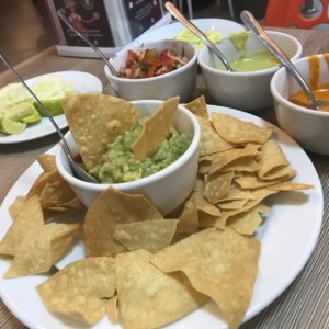 Guacamole y salsa picante