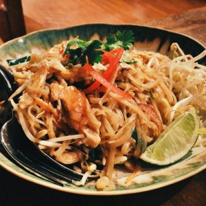 Pad thai con pollo