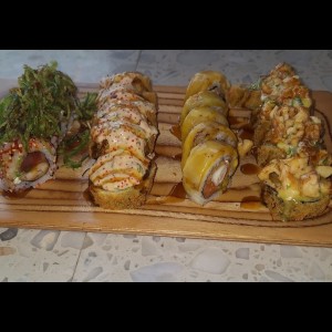 varios sushis