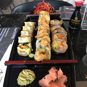 combinacion de 3 rollos (Langostinos, salmon tenpurizado y salmon ahumado)