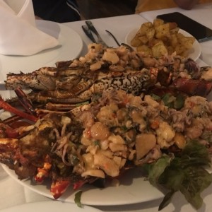 langosta con mariscos en salsa blanca 