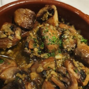 hongos al ajillo