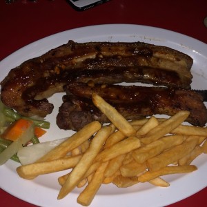 costilla de cerdo con papas fritas