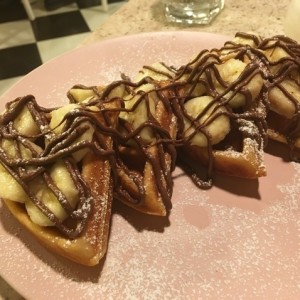 Waffles con banana y nutella 