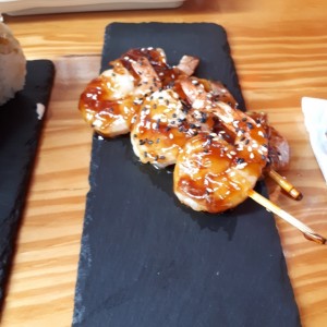 brochetas de langostinos