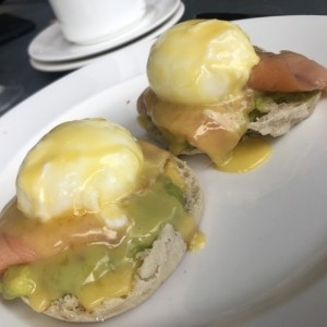 Huevo Benedictinos com Salmon