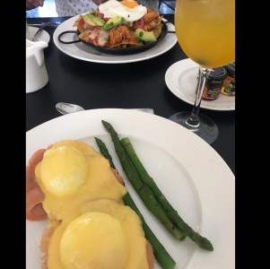 Huevos Benedictinos con Salmon