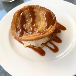 Churro con helado