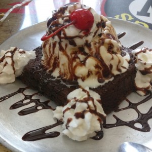 brownie con helado