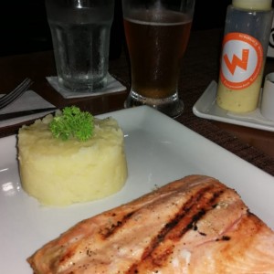 salmon con pure de papas