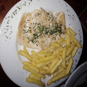 pollo a la plancha con papas fritas