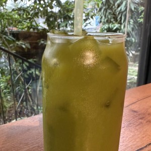 Matcha y agua de pipa