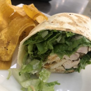 Wrap de Ensalada Caesar con pollo