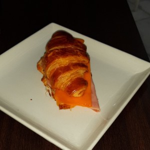 Croissant de Jamon y Queso