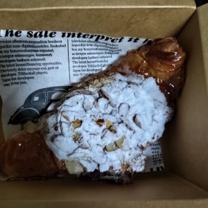 Dulce & Salado - Croissant de Almendras