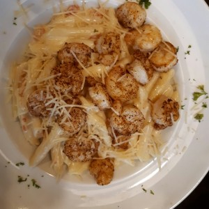 pasta con camarones y parnesano