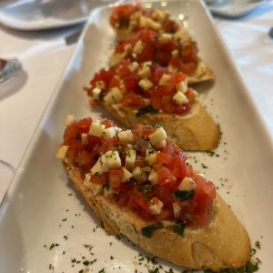 Bruschetta de Tomate y Mozarella