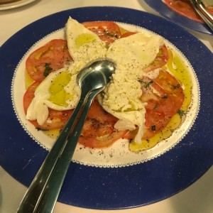 caprese con burrata