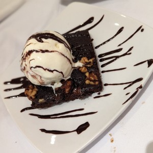 Brownie con helado 