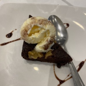 Brownie con Helado de Vainilla