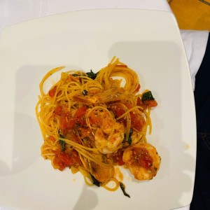 Spaguettini con langostinos.