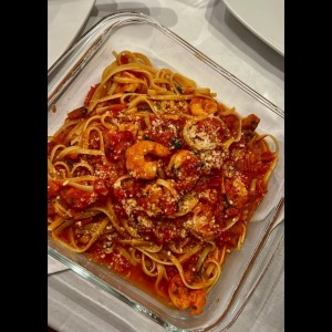 feruccinis con camarones y salsa roja