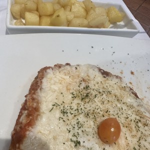 Pechuga milanesa con papas