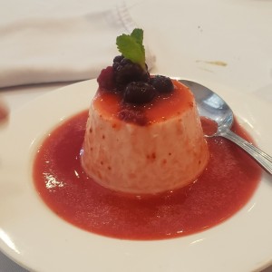 Pannacotta con Frutos Rojos