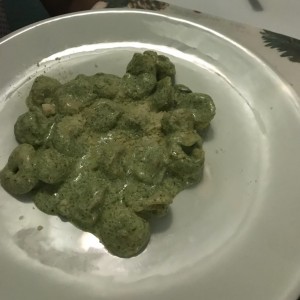 tortelini de cordero en salsa de pistacho